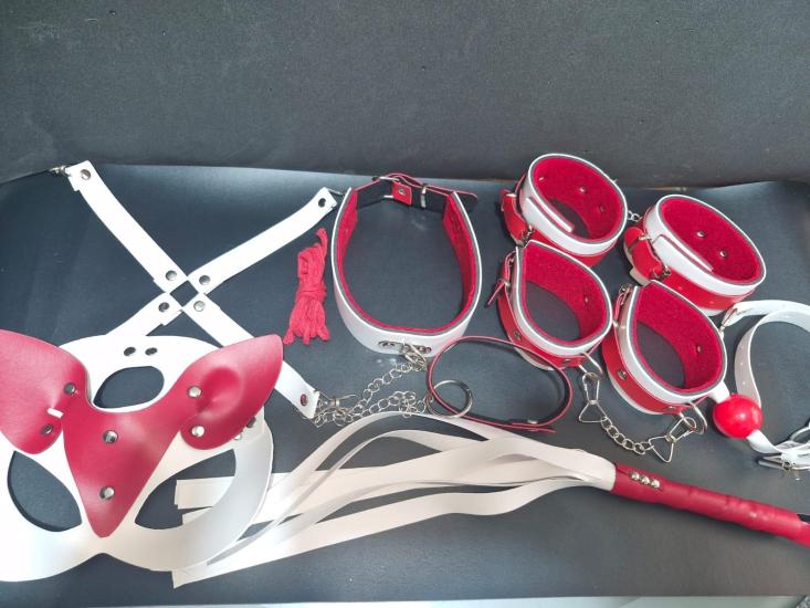 Beyaz Kırmızı Kedi Maske Fantezi Seti 